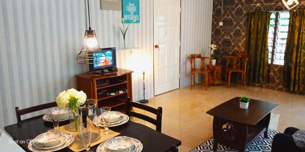 Rumah Tamu Azizah Kampong Tanjong Bayan Luaran gambar